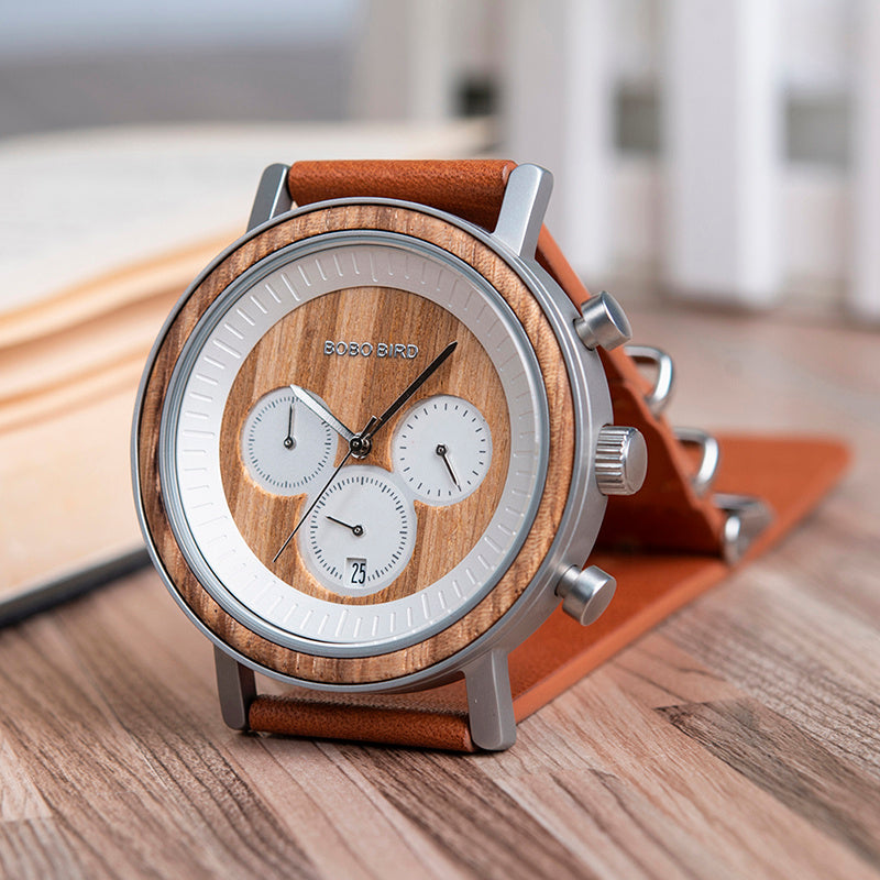 Quartz watch in wooden case