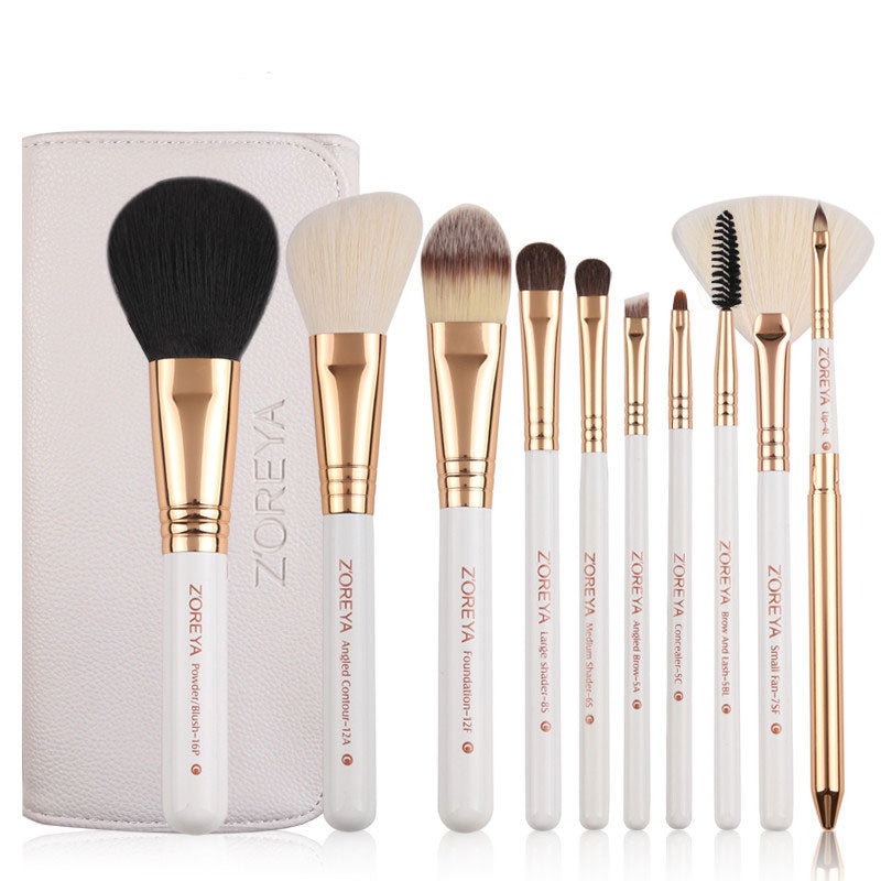 This makeup brush set is conveniently portable, enabling effortless storage and transport.