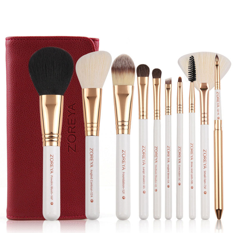 This makeup brush set is conveniently portable, enabling effortless storage and transport.